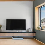 In The Hollywood Hills Of With Breathtaking Views * Bergen