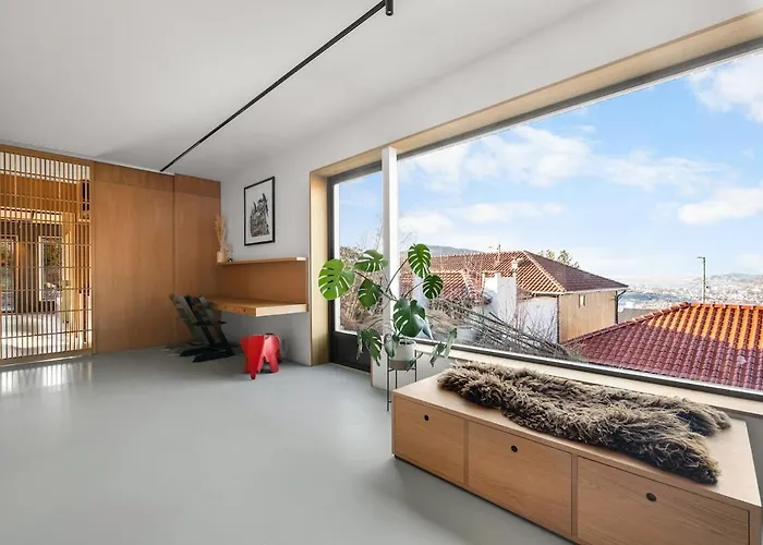 In The Hollywood Hills Of With Breathtaking Views Берген