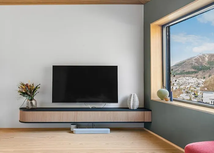 In The Hollywood Hills Of With Breathtaking Views * Берген