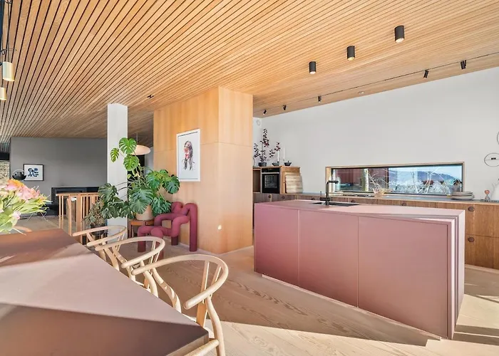 In The Hollywood Hills Of With Breathtaking Views Villa *