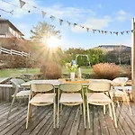 In The Hollywood Hills Of With Breathtaking Views Вилла Берген