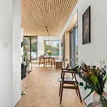 In The Hollywood Hills Of With Breathtaking Views *