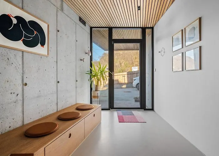 In The Hollywood Hills Of With Breathtaking Views Vila
