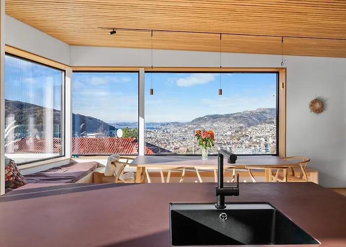 In The Hollywood Hills Of With Breathtaking Views * Bergen